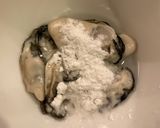 簡単　牡蠣鍋　鰹節で出汁を作ります作り方8写真