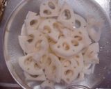 ヘルシー！れんこんと鮭のピリっと煮！作り方1写真