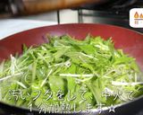 疲れた体に☆「豚肉と水菜のハリハリ鍋」作り方3写真