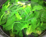 ほうれん草と鶏そぼろの炒め作り方1写真
