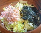 白菜と釜揚げエビのサラダ作り方1写真