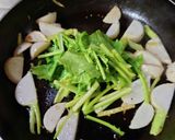 ヨウサマの減塩かぶとカニカマコンソメ炒め作り方2写真