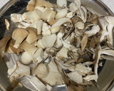 里芋とキノコのサブジ（カレー炒め）作り方1写真