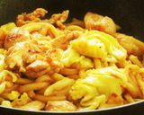 旨辛❕鶏もも肉とキャベツの味噌焼きうどん作り方4写真