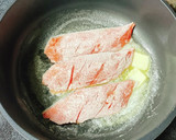 簡単！鮭のムニエル白菜クリームソースがけ作り方6写真
