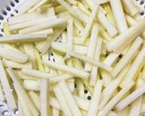 大根の葉っぱと皮で！塩昆布チャーハン作り方1写真