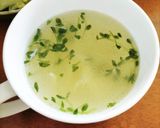 鶏肉の茹で汁で！豆苗かきたまスープ作り方4写真