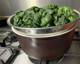 ちぢみほうれん草のバター蒸しと牛肉炒め作り方2写真
