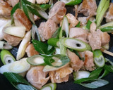 簡単！激ウマ！鶏もも肉のガリバタ炒め♪作り方4写真