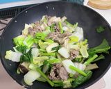 豚肉と白菜と小松菜とキノコの炒め物作り方7写真