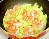 海老とセロリのスパイシー炒め作り方5写真