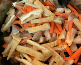 香ばしい！エリンギと人参と揚げの味噌汁作り方1写真