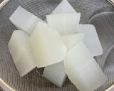 手羽中と大根と卵の煮物作り方1写真
