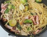 簡単！キノコと芽キャベツのペペロンチーノ作り方11写真