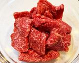 牛肉とニンニクの芽のオイスターソース炒め作り方1写真