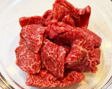牛肉とニンニクの芽のオイスターソース炒め作り方1写真