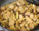 柔らか♡鶏むねとさつまいもの味噌マヨ炒め作り方5写真