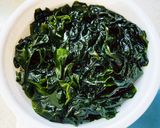 ダシダで作る牛肉とワカメのスープ^ ^作り方1写真