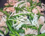鶏ハラミとネギともやしの塩こしょう炒め作り方5写真