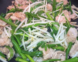 鶏ハラミとネギともやしの塩こしょう炒め作り方5写真