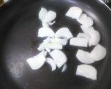 ブルガリア料理カヴァルマ/鍋焼親子トマト作り方1写真