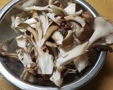 舞茸とコンニャクのピリ辛煮作り方1写真