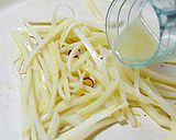 大根の皮とベーコンのペペロンチーノ風♪作り方4写真