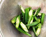 鶏肉とオクラの炒め煮作り方1写真
