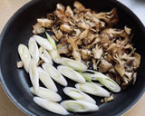 簡単＊舞茸と長葱と豚肉のぽん酢炒め＊作り方5写真