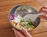 ラップでかんたん　サーモンたっぷり恵方巻作り方1写真