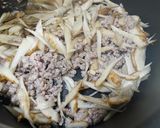 材料３つ！焼肉のタレで豚ごぼう作り方3写真