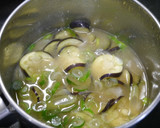 簡単！茄子と葱のお味噌汁　生姜ごま風味作り方3写真
