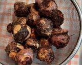 里芋とひき肉の煮っ転がし作り方1写真