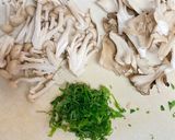 簡単！鶏胸肉でステーキ★和風きのこソース作り方1写真