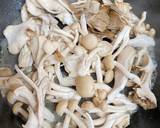 簡単！鶏胸肉でステーキ★和風きのこソース作り方8写真