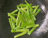 揚げ鶏叉焼とピーマンのオイスター炒め作り方4写真