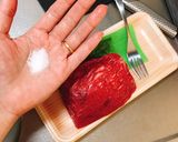 にんにくわさび醤油で！牛もも肉のたたき作り方2写真