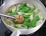 豚とスナップエンドウのお味噌汁作り方4写真