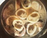 干し椎茸の旨味をプラス！イカと里芋の煮物作り方4写真