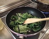 サーモンとドッサリほうれん草のパスタ作り方3写真
