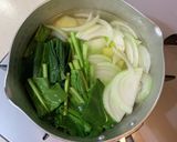 ほうれん草&玉ねぎとじゃが芋のお味噌汁作り方2写真