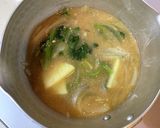 ほうれん草&玉ねぎとじゃが芋のお味噌汁作り方3写真
