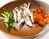 キムチとポーチドエッグ入りのお味噌汁作り方1写真
