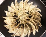 定番中華★ニラたっぷり焼き餃子作り方4写真