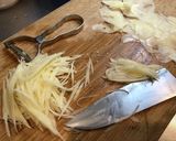 ☆じゃがいもと豆苗のにんにくきんぴら☆作り方1写真