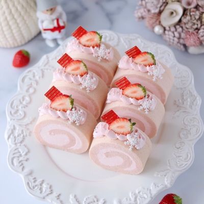 ❤︎ ゆこ ☆❤︎いちご❤︎ハート❤︎ロールケーキ❤︎あみぐるみ❤︎ハンドメイド❤︎ ロールケーキ あみぐるみ 編みぐるみケーキ おままごと フェイク