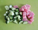 生姜香る◎まぐろときゅうりの蜂蜜醤油和え作り方1写真