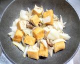 豚こま肉に油揚げと白菜にキノコの味噌炒め作り方3写真