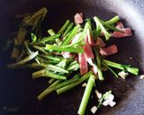 おうち居酒屋★春菊とベーコンと目玉焼き作り方3写真