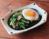 おうち居酒屋★春菊とベーコンと目玉焼き作り方5写真